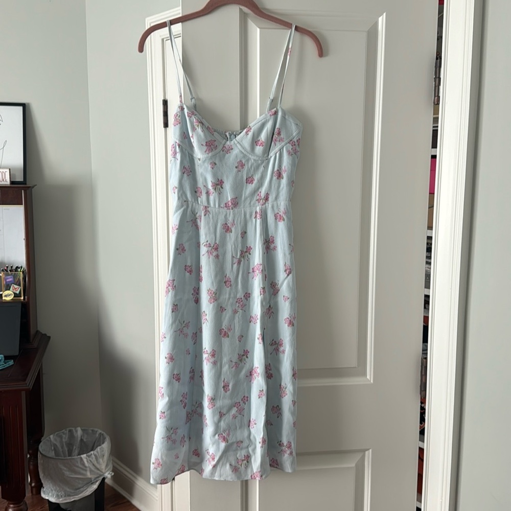 Aritzia Sun Deh Viola Floral Bustier Midi Dress
Spring Toss Blue size xs